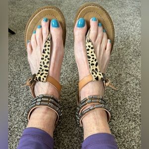 Women’s blowfish sandals